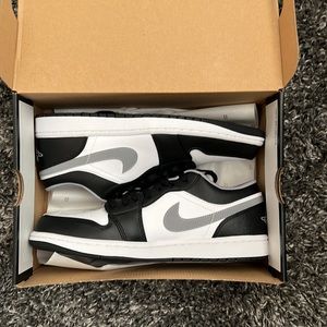 NEVER WORN Air Jordan 1 low 'Black Medium Grey' size 10.5